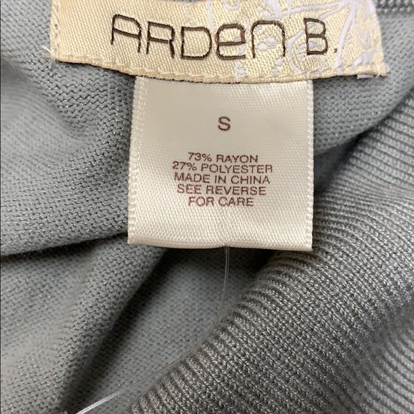 A beautiful gray open shoulders sweater! Gorgeous - Picture 6 of 7